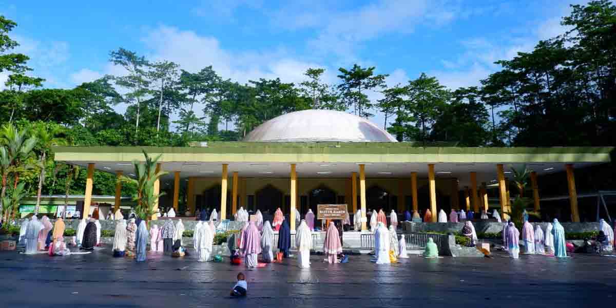 salat-id-masjid-baiturahim-kuala-kencana-terapkan-prokes-ketat